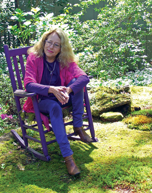 Annie Martin is a self-educated moss entrepreneur driven by her love of bryophytes. Her website is mountainmoss.com. 