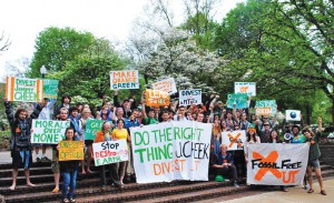 On Earth Day, students at the University of Tennessee-Knoxville joined with community groups to hold a divestment rally on campus. The crowd attempted to persuade Chancellor Jimmy Cheek to divest from fossil fuels. Photo courtesy University of Tennessee Coalition for Responsible Investment.