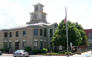 Burnsville_City_Hall,_Former_Yancey_County_Courthouse