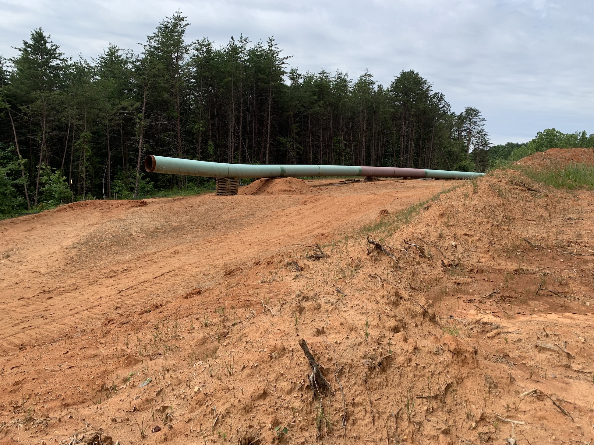 pipeline being laid in right-of-way