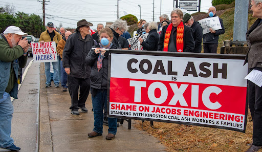 Rally outside of Jacobs Engineering in Knoxville in December 2019. To the left of the photo in the brown hat is the late John Stewart, a former TVA employee and unyielding advocate for the Kingston workers. Photo by Todd Waterman 