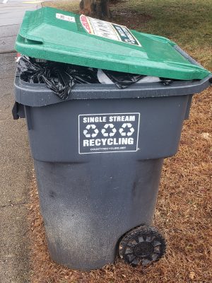 black bin says "single stream recycling"
