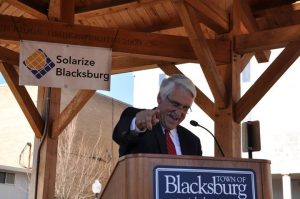 Blacksburg Mayor Ron Rordam announces Solarize Blacksburg to a crowd at a local farmers market.