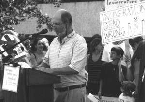 Craig Williams speaks about chemical weapons incineration at a rally. Photo courtesy Kentucky Environmental Foundation. 